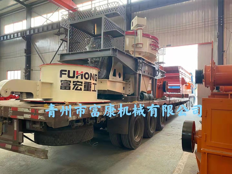 移動(dòng)破碎機(jī)廠家制砂設(shè)備發(fā)貨現(xiàn)場(chǎng)